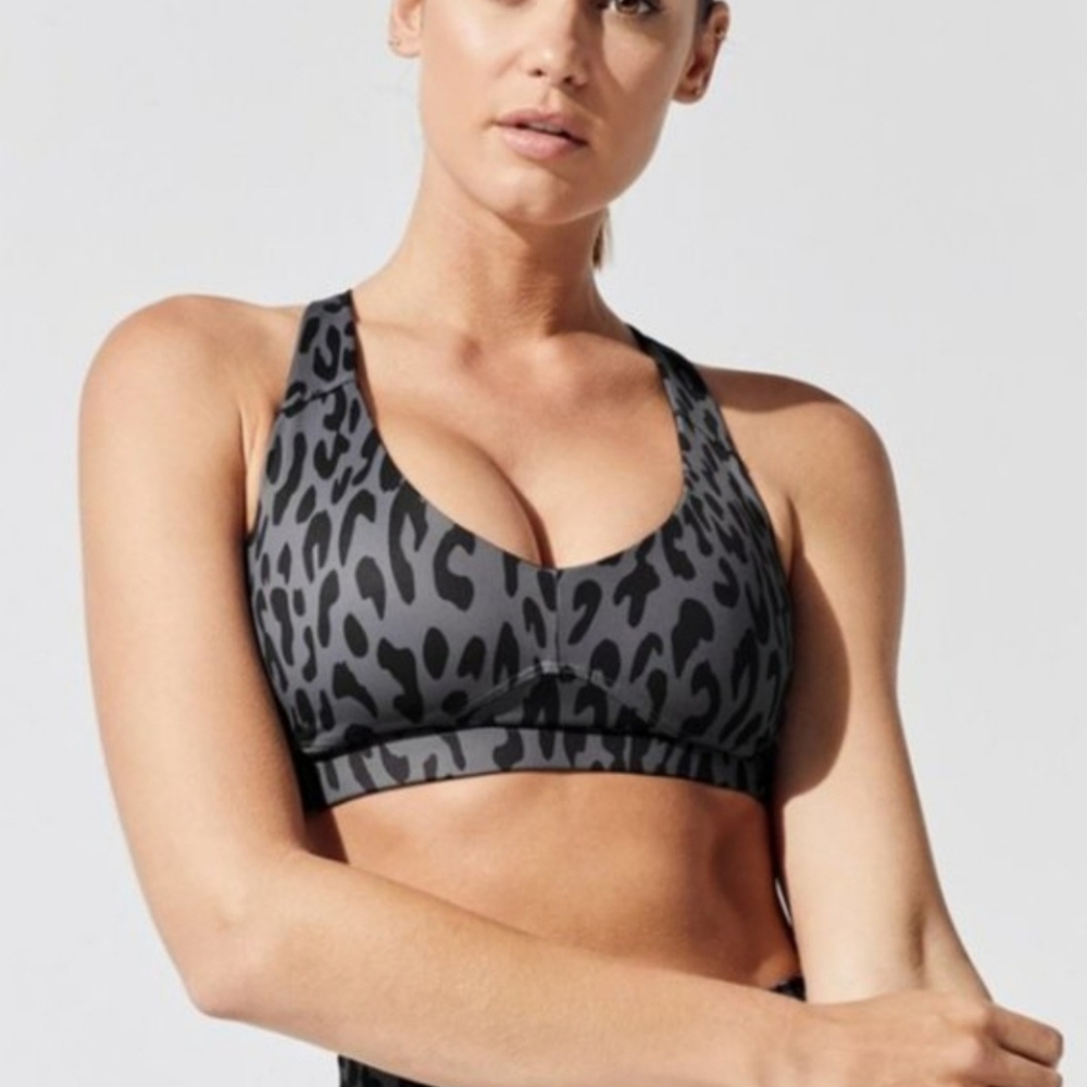 Carbon38 Printed Cross Back Sports Bra In Bleack Leopard. Size Small